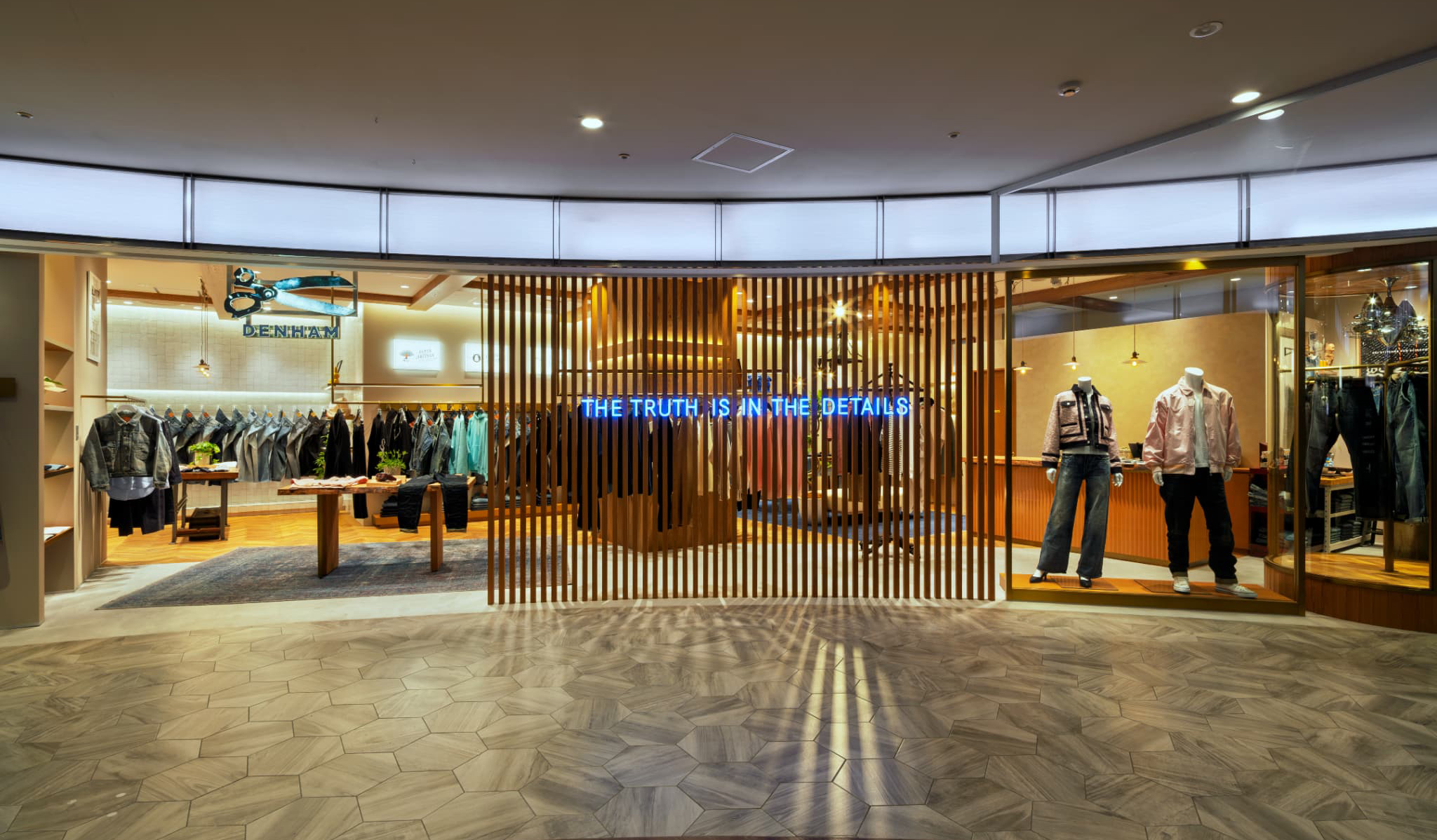 DENHAM CANAL CITY HAKATA